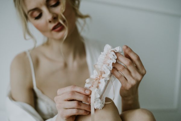 Bethan blush lace garter