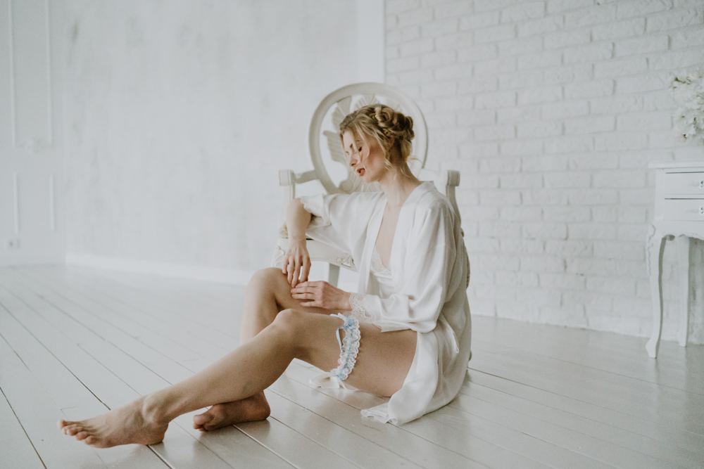 Lace Garters: The Timeless Trend for 2026 Weddings